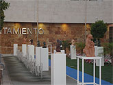 Exposición de esculturas al aire libre en la plaza de España de San Javier