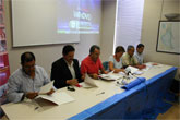 El alcalde de Mazarrón firma un acuerdo con el consejero para la retirada de residuos del mar