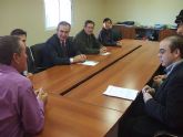 El delegado del Gobierno visita dos cooperativas del vino de Bullas y las obras de la recuperación ambiental de la Fuente de La Rafa