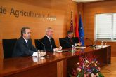 Valcárcel defiende la agricultura como “símbolo de identidad regional” y su valor estratégico como generador de empleo