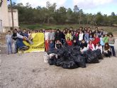 Cerca de 70 miembros y voluntarios del programa 9.e se han encargado de retirar unos 200 kilos de basura del Pantano de Santomera