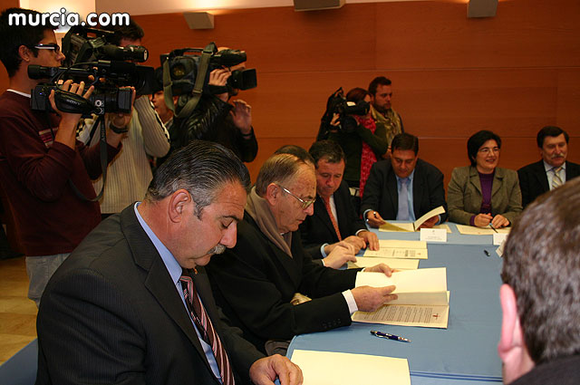 Valcrcel anuncia un plan de avales para los ayuntamientos de la Regin - 3