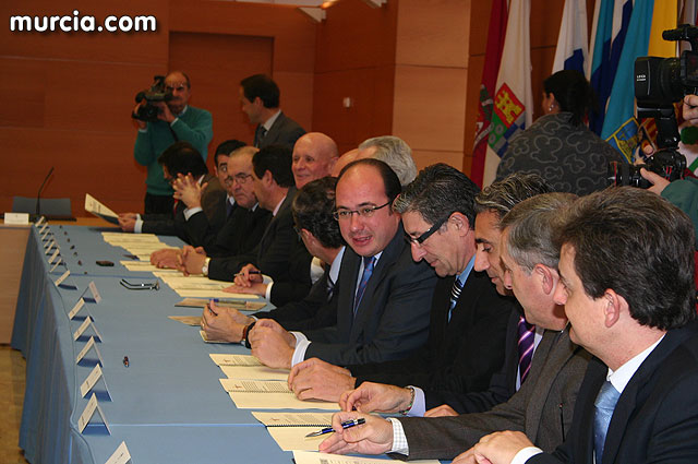 Valcrcel anuncia un plan de avales para los ayuntamientos de la Regin - 5