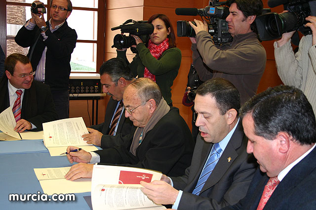 Valcrcel anuncia un plan de avales para los ayuntamientos de la Regin - 6