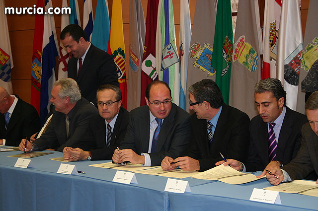 Valcrcel anuncia un plan de avales para los ayuntamientos de la Regin - 8