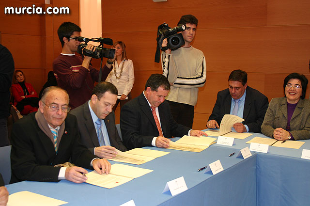 Valcrcel anuncia un plan de avales para los ayuntamientos de la Regin - 14