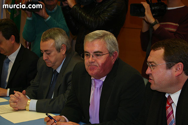Valcrcel anuncia un plan de avales para los ayuntamientos de la Regin - 16