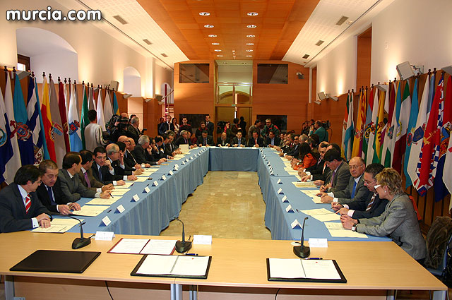 Valcrcel anuncia un plan de avales para los ayuntamientos de la Regin - 27