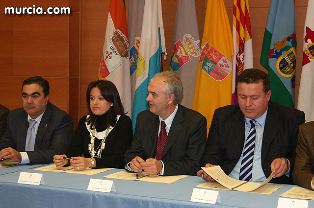 Valcrcel anuncia un plan de avales para los ayuntamientos de la Regin - 30