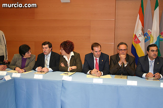 Valcrcel anuncia un plan de avales para los ayuntamientos de la Regin - 32