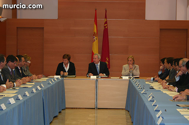 Valcrcel anuncia un plan de avales para los ayuntamientos de la Regin - 38