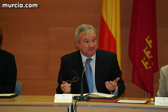 Valcrcel anuncia un plan de avales para los ayuntamientos de la Regin - 39