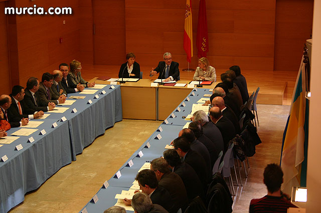 Valcrcel anuncia un plan de avales para los ayuntamientos de la Regin - 45