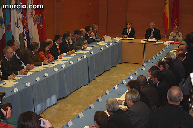 Valcrcel anuncia un plan de avales para los ayuntamientos de la Regin - 46