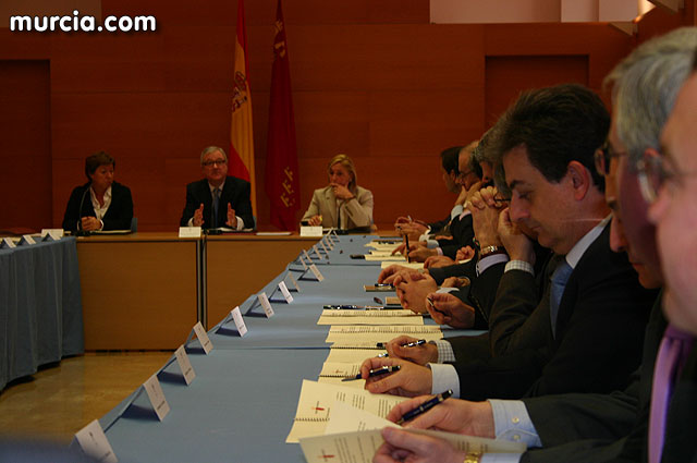 Valcrcel anuncia un plan de avales para los ayuntamientos de la Regin - 47