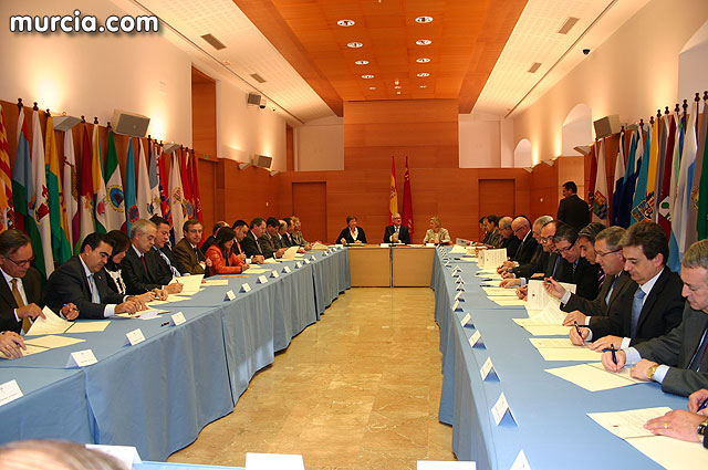 Valcrcel anuncia un plan de avales para los ayuntamientos de la Regin - 51