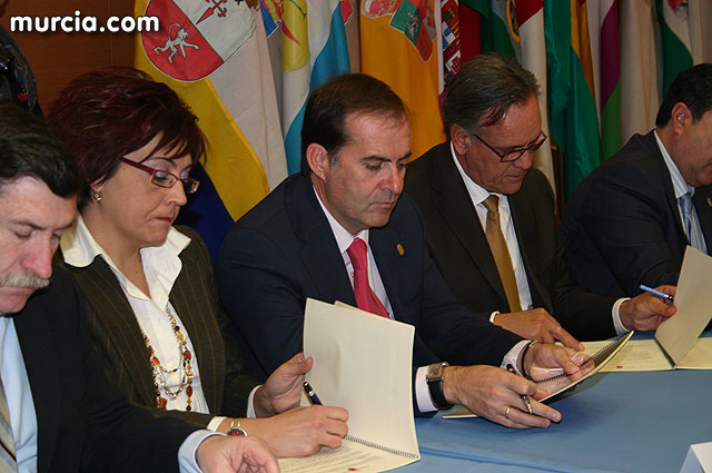 Valcrcel anuncia un plan de avales para los ayuntamientos de la Regin - 52