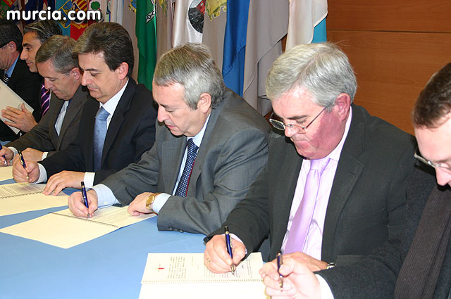 Valcrcel anuncia un plan de avales para los ayuntamientos de la Regin - 53