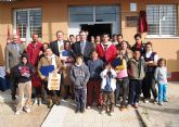 El consejero de Obras Públicas firma el convenio de rehabilitación del barrio de San Gil y entrega las llaves de las viviendas de la primera fase