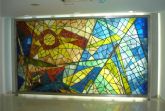 Concluye la  instalación de las monumentales vidrieras del Club Remo, obra de Muñoz Barberán