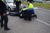 Un policía local resulta herido durante la huida de un individuo que conducía sin carné