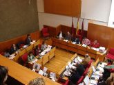 El Ayuntamiento recorta las subvenciones a los grupos municipales y congela sueldos