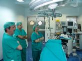 Palacios inaugura un quirófano, un sistema robótico para el Laboratorio y una Resonancia de última generación en el Hospital de Cieza