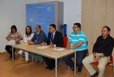 El alcalde y los miembros del equipo de Gobierno mantienen una reunión de trabajo con los vecinos de San Roque y Las Parras