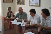 El Ayuntamiento de Alhama y la Asociación de Comercio de la localidad firman un convenio de colaboración