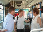 La Alcaldesa anuncia una conexión con el Aeropuerto del la línea de transporte urbano y dos buses adaptados a partir del uno de julio