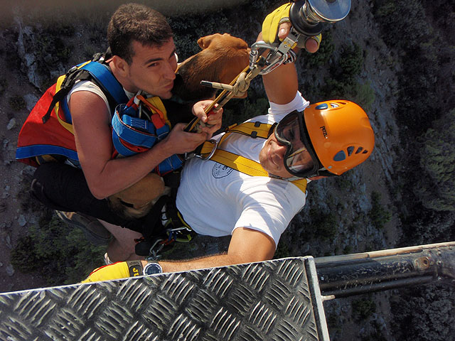 Espectacular rescate de dos excursionistas en Sierra Espuña - 1