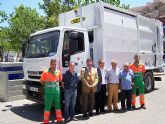 El alcalde de Águilas y el director general de Planificación, Evaluación y Control Ambiental presentan un nuevo camión de R.S.U.
