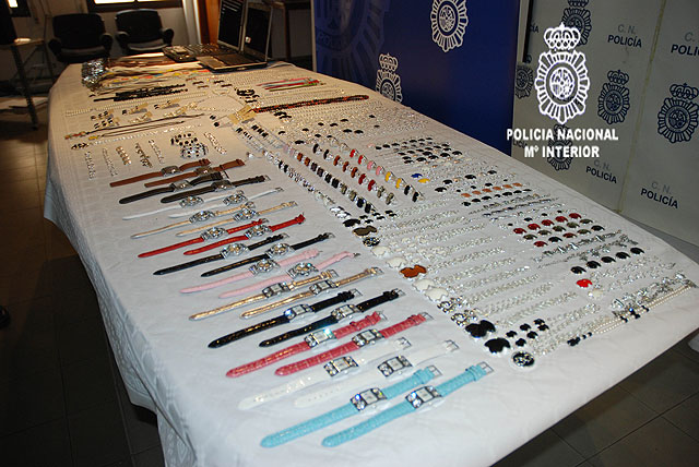 La Polica interviene ms de 20.000 piezas de joyera falsificadas - 4