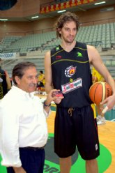 Pau Gasol se abona al Club Baloncesto Murcia