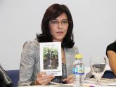 La joven archenera Silvia García Abad presenta su primer libro de poemas