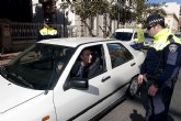 La Policía Local registra 14 denuncias por el uso del móvil al volante