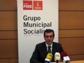 Vecinos de Los Martínez, Corvera y Valladolises no han visto cumplida ninguna promesa sobre los beneficios de la construcción del aeropuerto, según el PSOE