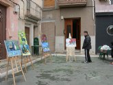 Exposición al aire libre sobre la mujer y la pintura