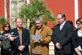 Concentración silenciosa en la puerta del Ayuntamiento de Alhama de Murcia por las victimas del terrorismo (11 marzo)
