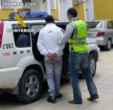 La Guardia Civil detiene a tres personas y esclarece un nuevo robo con fuerza en Alhama
