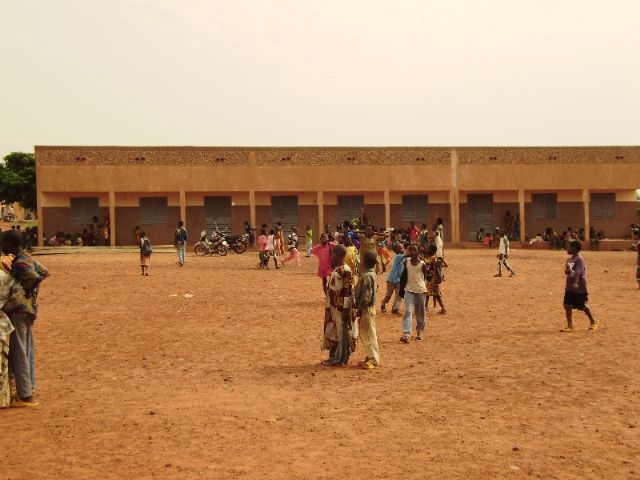 Comienza la construccion de la escuela financiada por las Ampas de Totana, Alhama y Aledo en la ciudad de Bobo, en Burkina Faso - 2