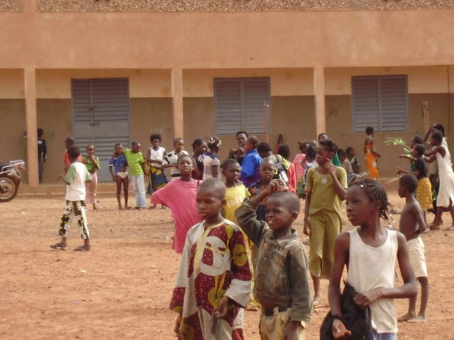 Comienza la construccion de la escuela financiada por las Ampas de Totana, Alhama y Aledo en la ciudad de Bobo, en Burkina Faso - 3