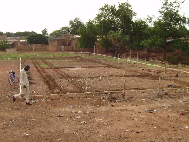 Comienza la construccion de la escuela financiada por las Ampas de Totana, Alhama y Aledo en la ciudad de Bobo, en Burkina Faso - 5