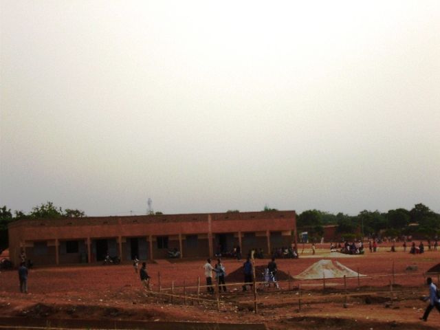Comienza la construccion de la escuela financiada por las Ampas de Totana, Alhama y Aledo en la ciudad de Bobo, en Burkina Faso - 6