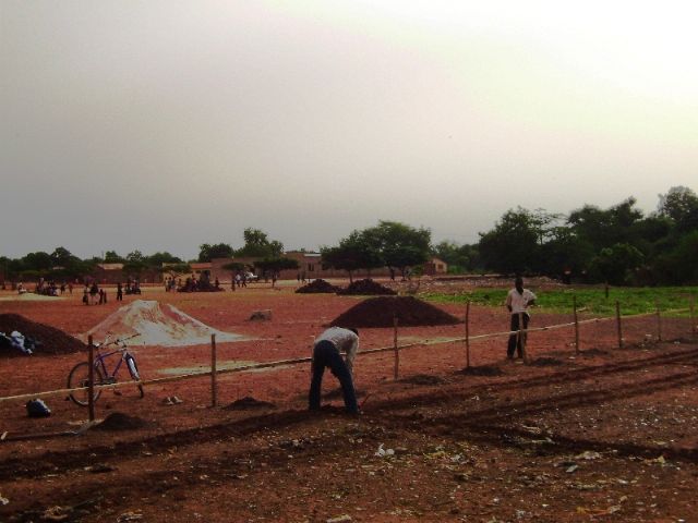 Comienza la construccion de la escuela financiada por las Ampas de Totana, Alhama y Aledo en la ciudad de Bobo, en Burkina Faso - 7