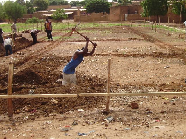 Comienza la construccion de la escuela financiada por las Ampas de Totana, Alhama y Aledo en la ciudad de Bobo, en Burkina Faso - 9