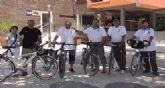 Un grupo de ciclistas promociona el uso de la bici por España