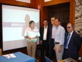 El Alcalde Cámara recibe los primeros bocetos para el futuro Museo de Arte, Diseño y Medio Ambiente de Murcia