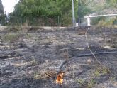 Protección Civil, Bomberos, Agentes Forestales y Policía Local de Totana participan en las labores de extinción de un incendio