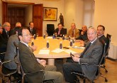 Valcárcel reúne a los alcaldes de los municipios con más población de la Región para poner en marcha las 